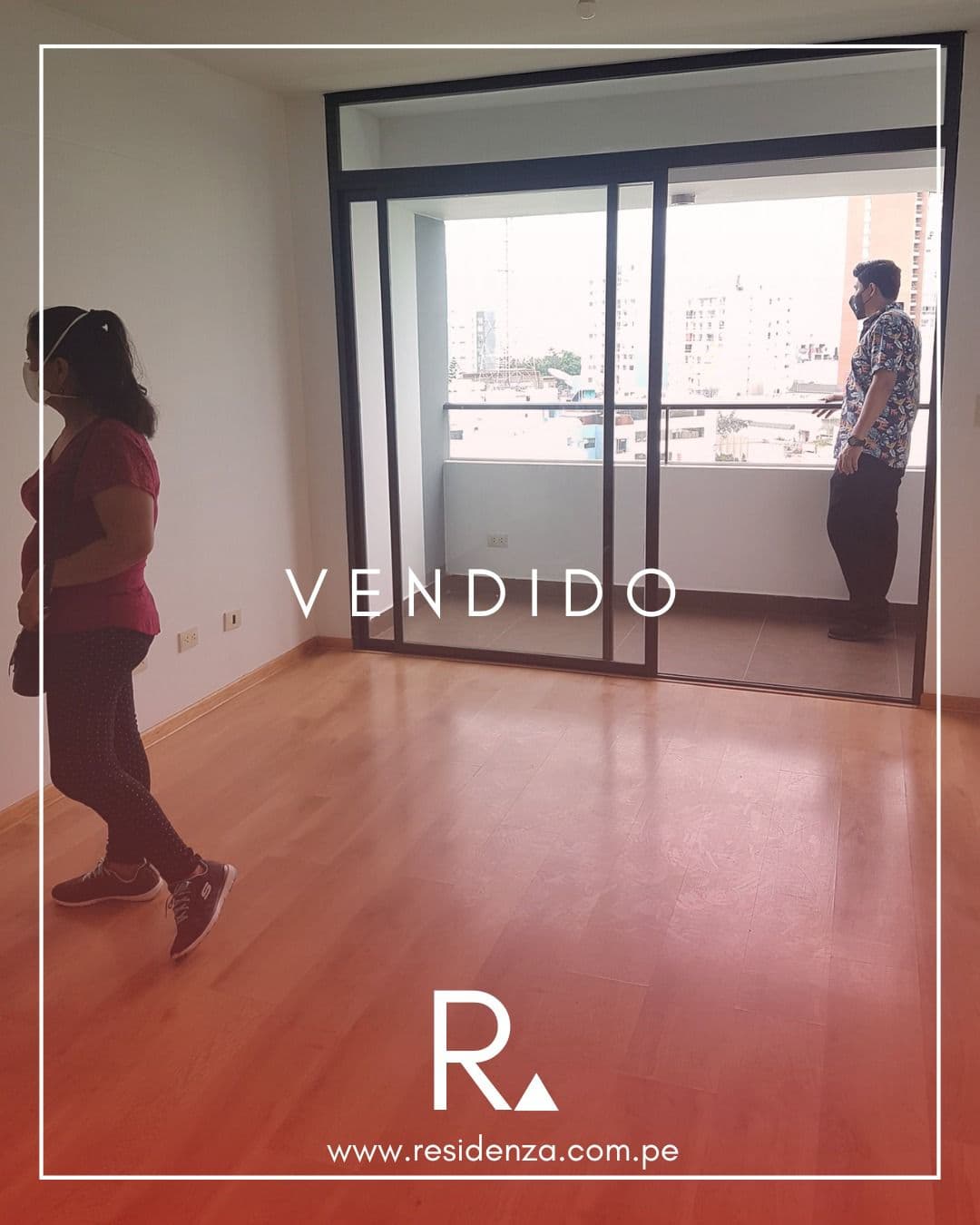 Casa con jardín en zona residencial